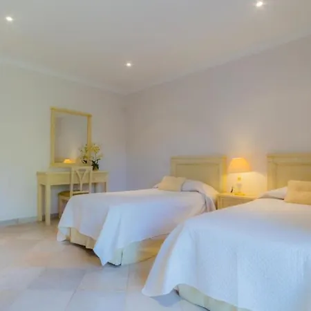 Bonsal - Modern In A Prime Location Near The Luxury Golf Courses *